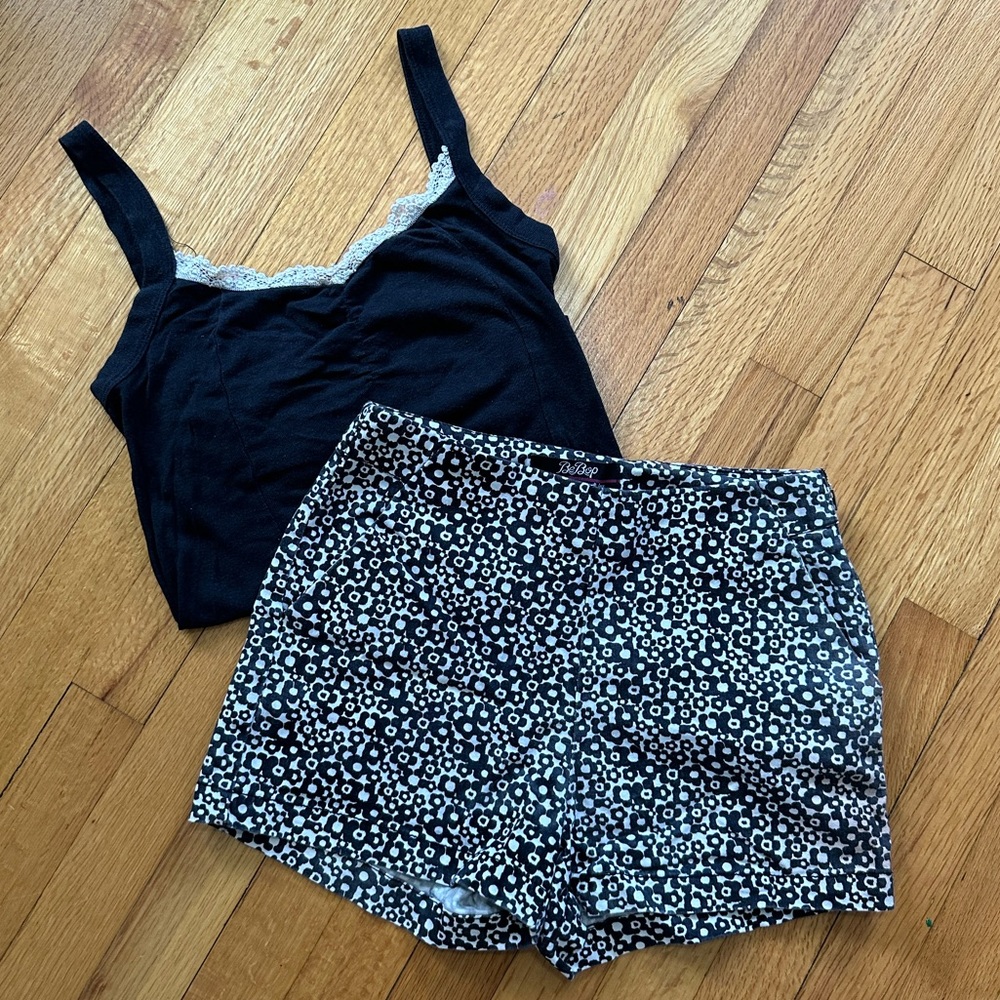 vintage black and white floral printed hot shorts by bebop !!